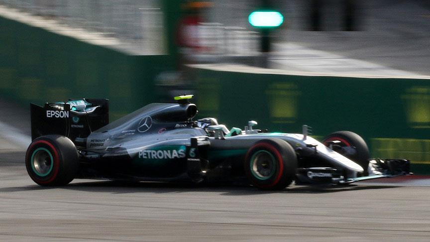 Almanya da pole pozisyonu Rosberg in!